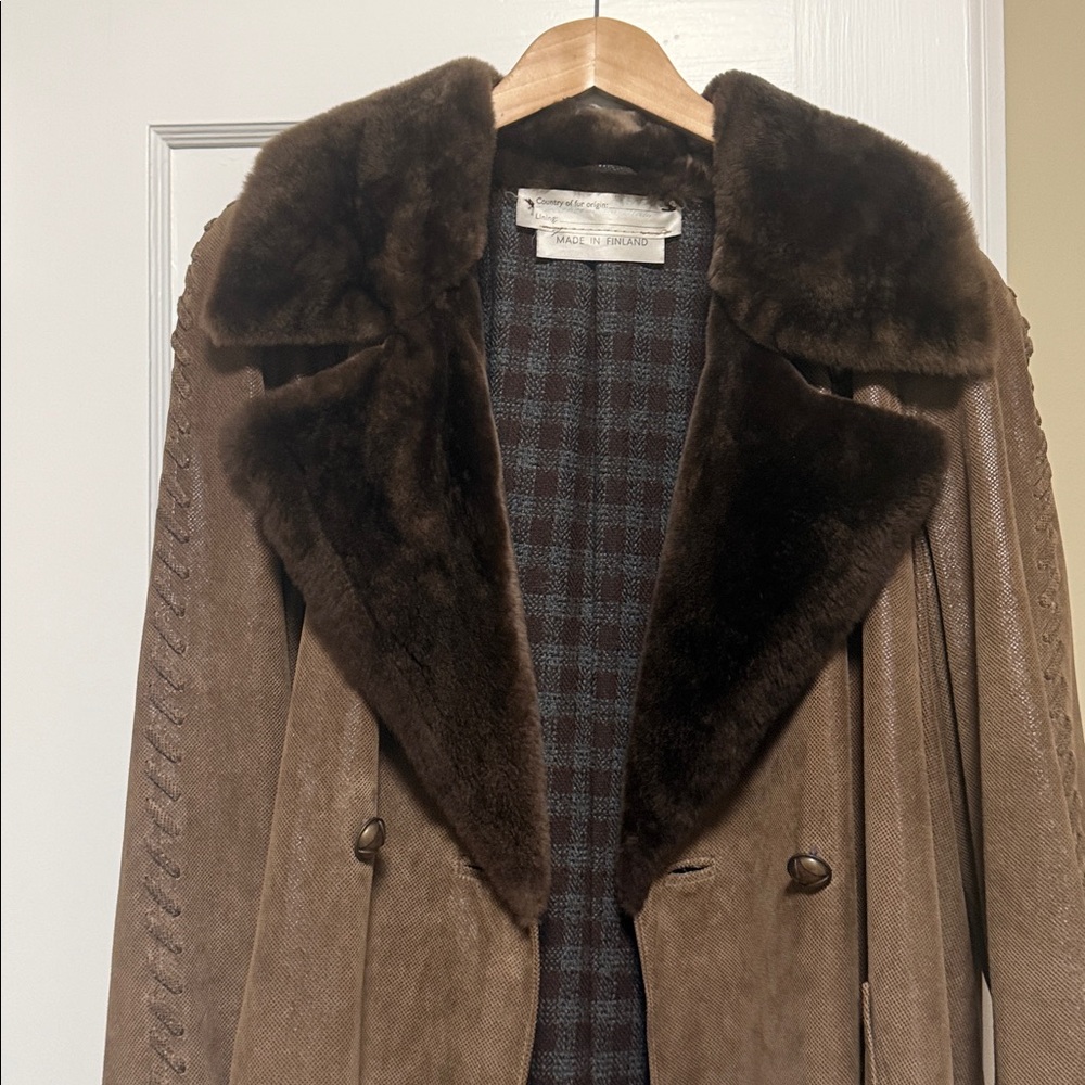 Brown italian Leather Trapeze Coat with Fur Trim. - Picture 4 of 6